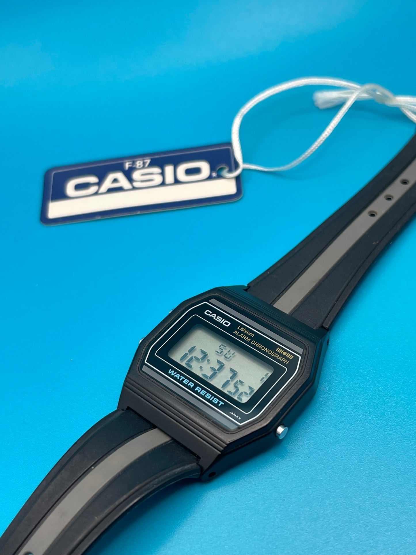 1984 Casio F-87 NEW OLD STOCK