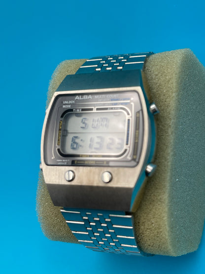 1980s Alba digital watch Y665-5010