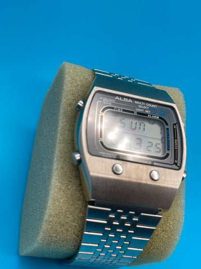 1980s Alba digital watch Y665-5010