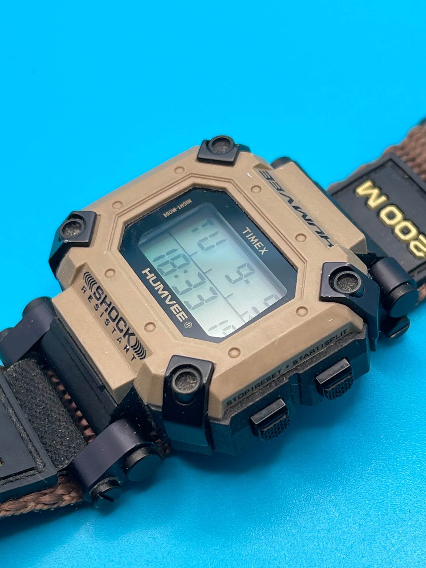 Rare TIMEX HUMVEE Shock 200m