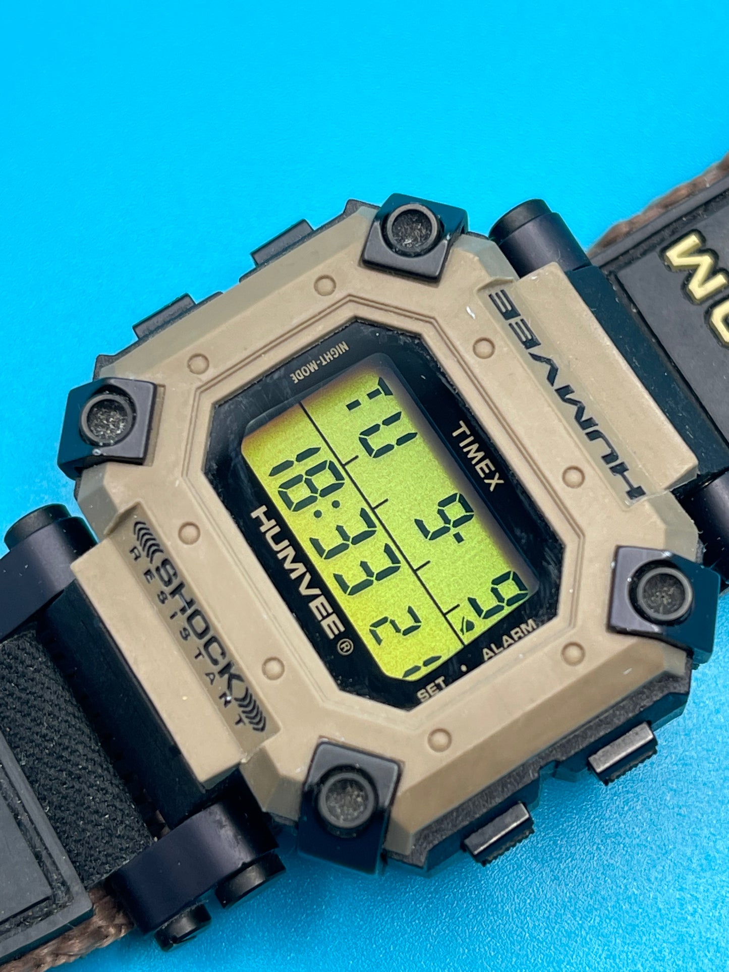 Rare TIMEX HUMVEE Shock 200m